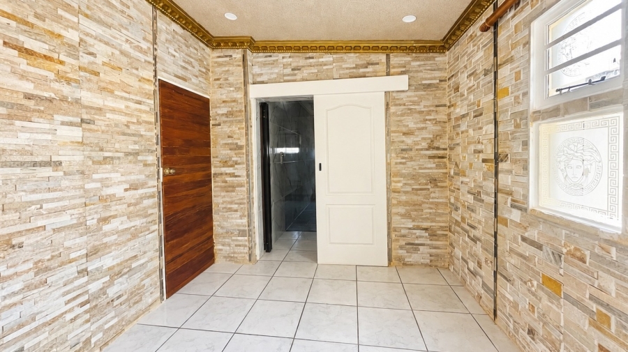 5 Bedroom Property for Sale in Wilkoppies North West
